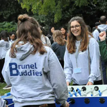 ӲƵ Buddies student ambassadors playing a game at Brunel