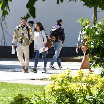 International students walking across ӲƵ campus